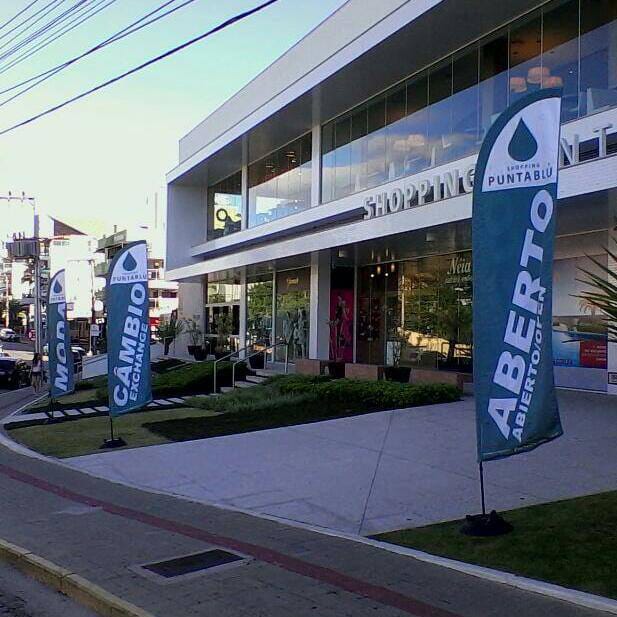 Bandeira personalizada em ação