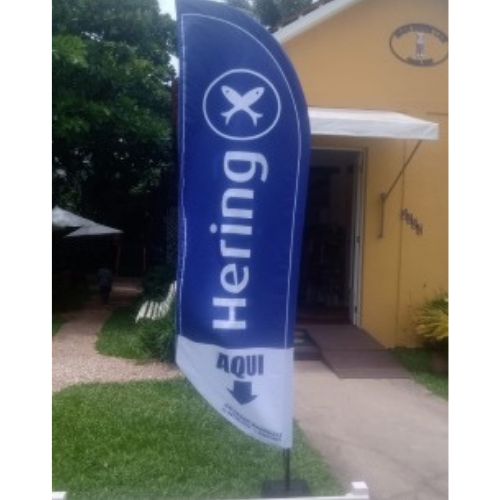 Windflag promocional em área externa